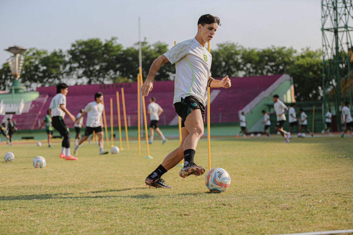 Eduardo Perez Percaya Kemampuan Mihailo Perovic Meski Belum Cetak Gol untuk Persebaya